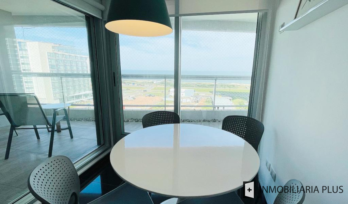 Apartamento ID.988 - Alquiler de Apto con 3 Dormitorios Parrillero Piscina Gimnasio Playroom y másen playa Brava Punta del Este