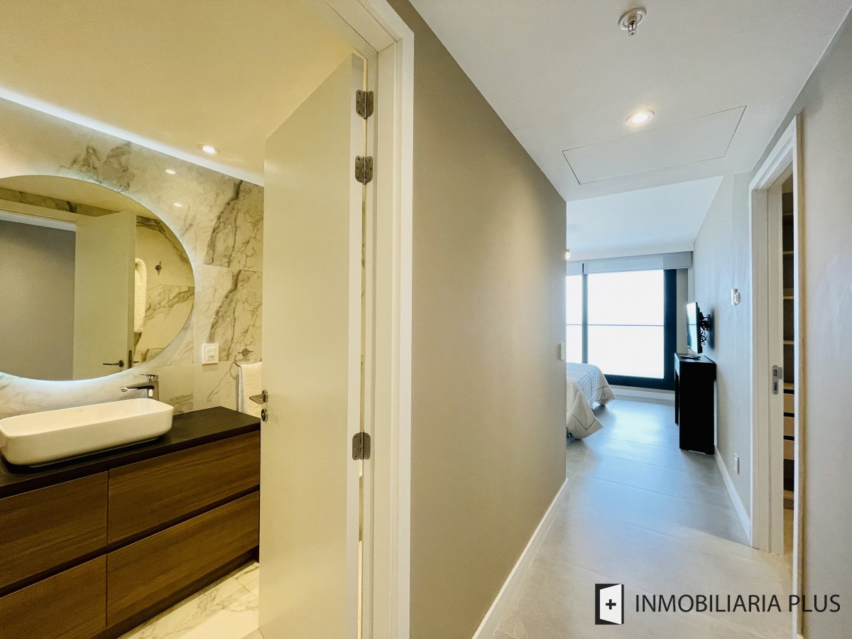 Apartamento ID.881 - Alquiler de Apartamento con todos los servicios sobre Playa Mansa 2 Dormitorios en Torre Venetian 