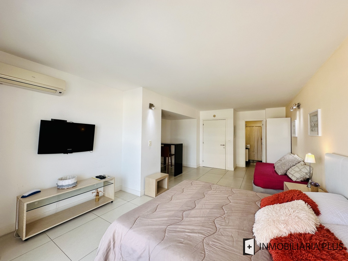Apartamento ID.647 - Venta de Moderno Monoambiente con Vista al Mar en Venta, Península de Punta del Este C998