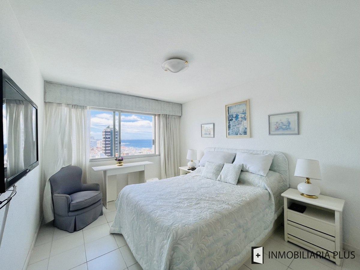 Apartamento ID.1010 - Venta de Apartamento de 138 m2 con 4 Dormitorios con Vista al Mar de la Península de Punta del Este