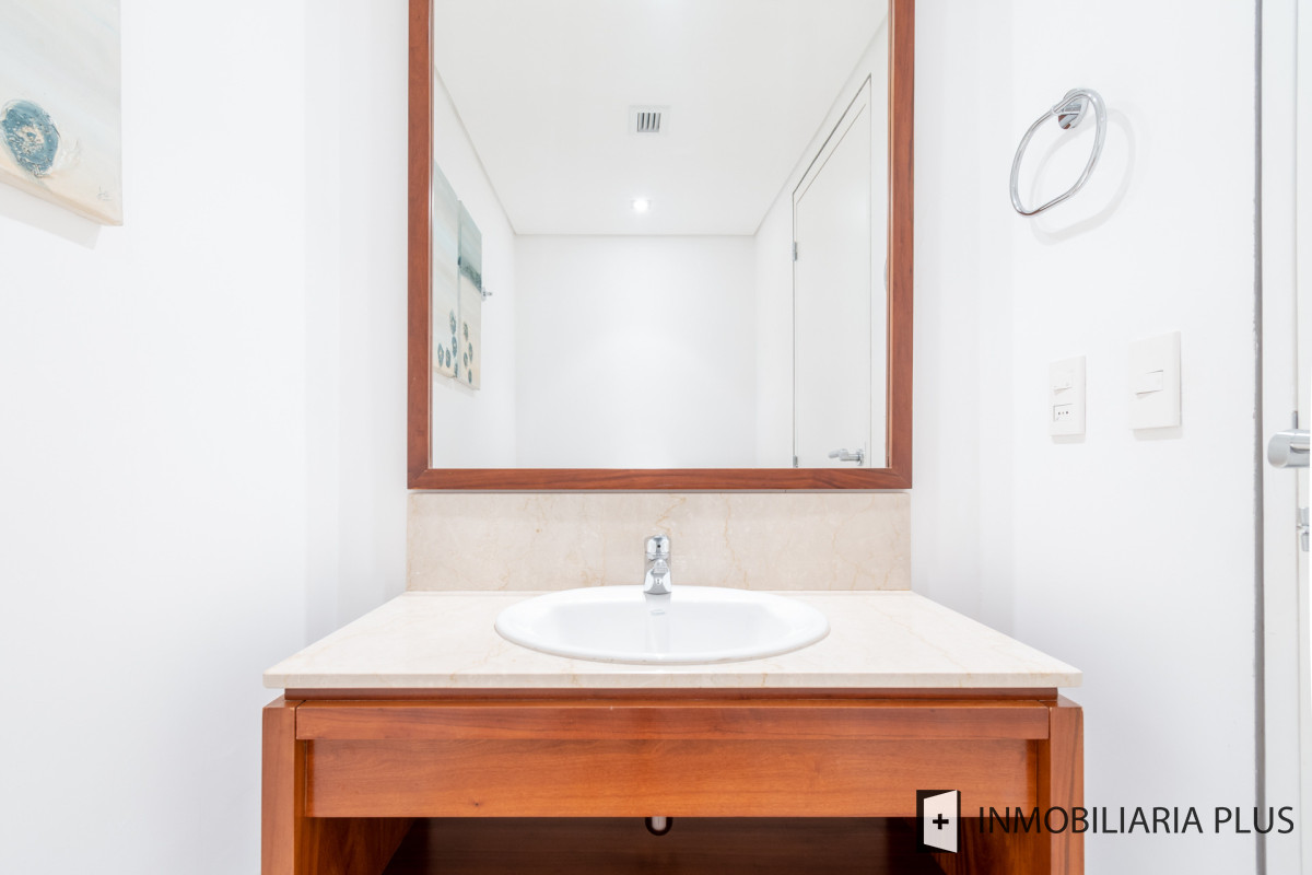 Apartamento ID.1075 - Venta de Apartamento de 218 m2 con 4 dormitorios en playa Brava Punta del Este
