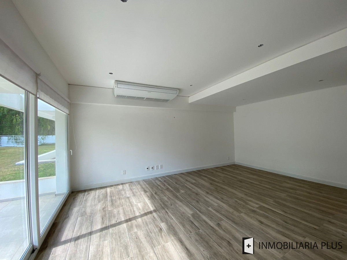 Apartamento ID.472 - Espectacular Apartamento de 2 Dormitorios, Dependencia y Parrillero a Estrenar en Punta del Este Maldonado C924