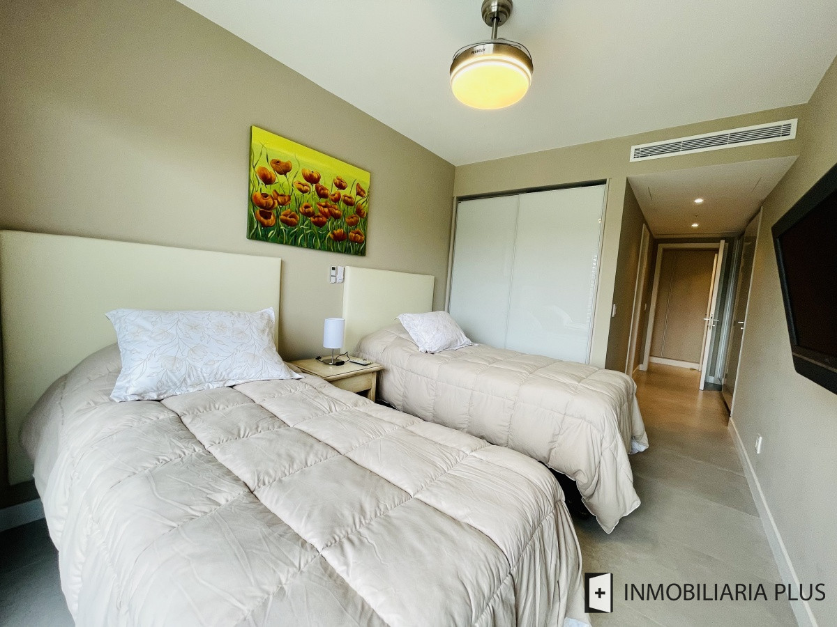 Apartamento ID.881 - Alquiler de Apartamento con todos los servicios sobre Playa Mansa 2 Dormitorios en Torre Venetian 