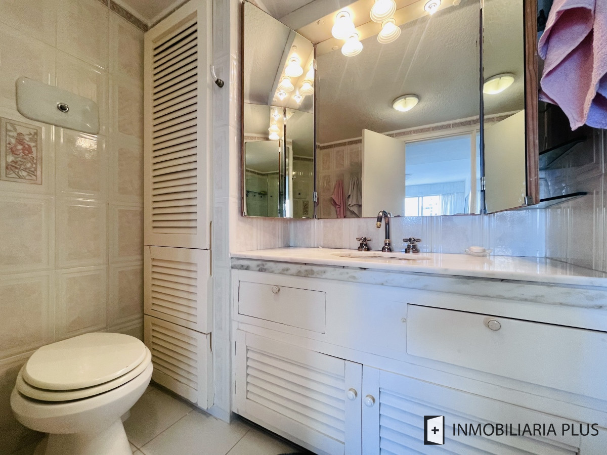 Apartamento ID.1010 - Venta de Apartamento de 138 m2 con 4 Dormitorios con Vista al Mar de la Península de Punta del Este