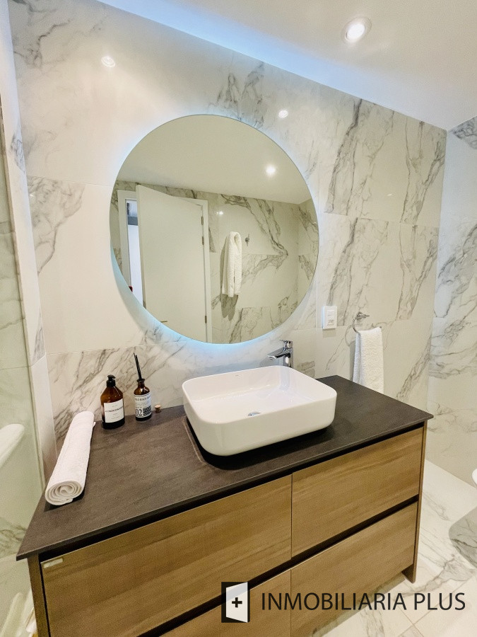 Apartamento ID.881 - Alquiler de Apartamento con todos los servicios sobre Playa Mansa 2 Dormitorios en Torre Venetian 