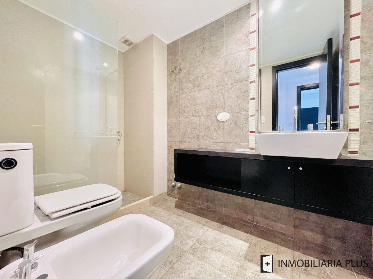 Apartamento ID.993 - Venta de Apartamento de 2 Dormitorios con Vista al Mar y Parrillero en Playa Mansa