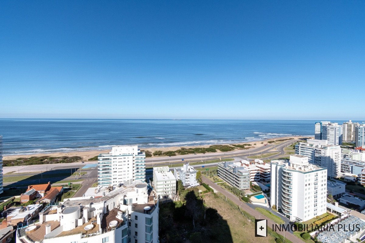 Apartamento ID.662 - Venta de Apartamento de 2 Dormitorios en Playa Brava con Piscinas, Playroom, Juegos Infantiles y más C662
