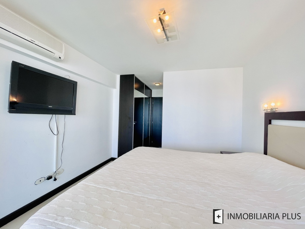 Apartamento ID.993 - Venta de Apartamento de 2 Dormitorios con Vista al Mar y Parrillero en Playa Mansa