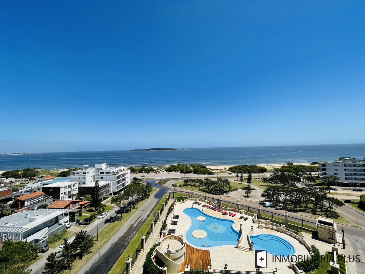 Apartamento ID.934 - Alquiler de Apartamento de 197 m2 con vista al mar con todos los servicios en Torre Le Jardin de Playa Mansa, Punta del Este