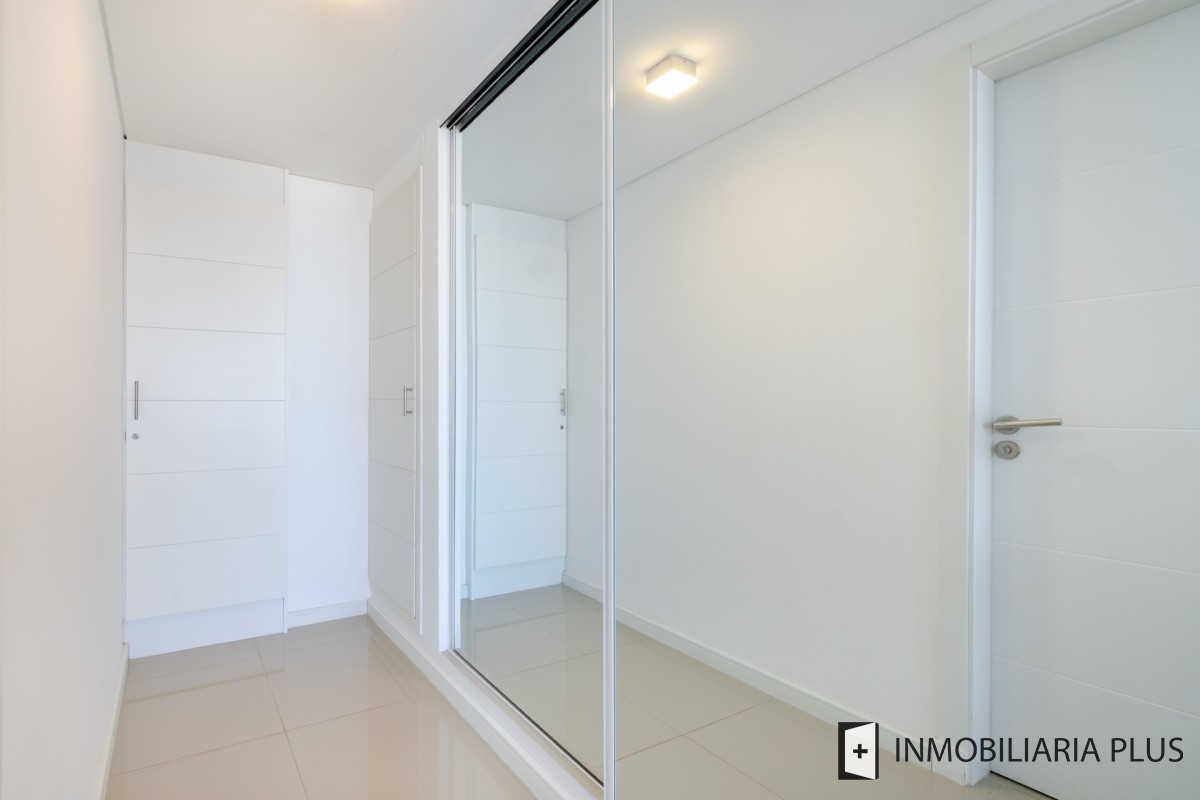 Apartamento ID.662 - Venta de Apartamento de 2 Dormitorios en Playa Brava con Piscinas, Playroom, Juegos Infantiles y más C662
