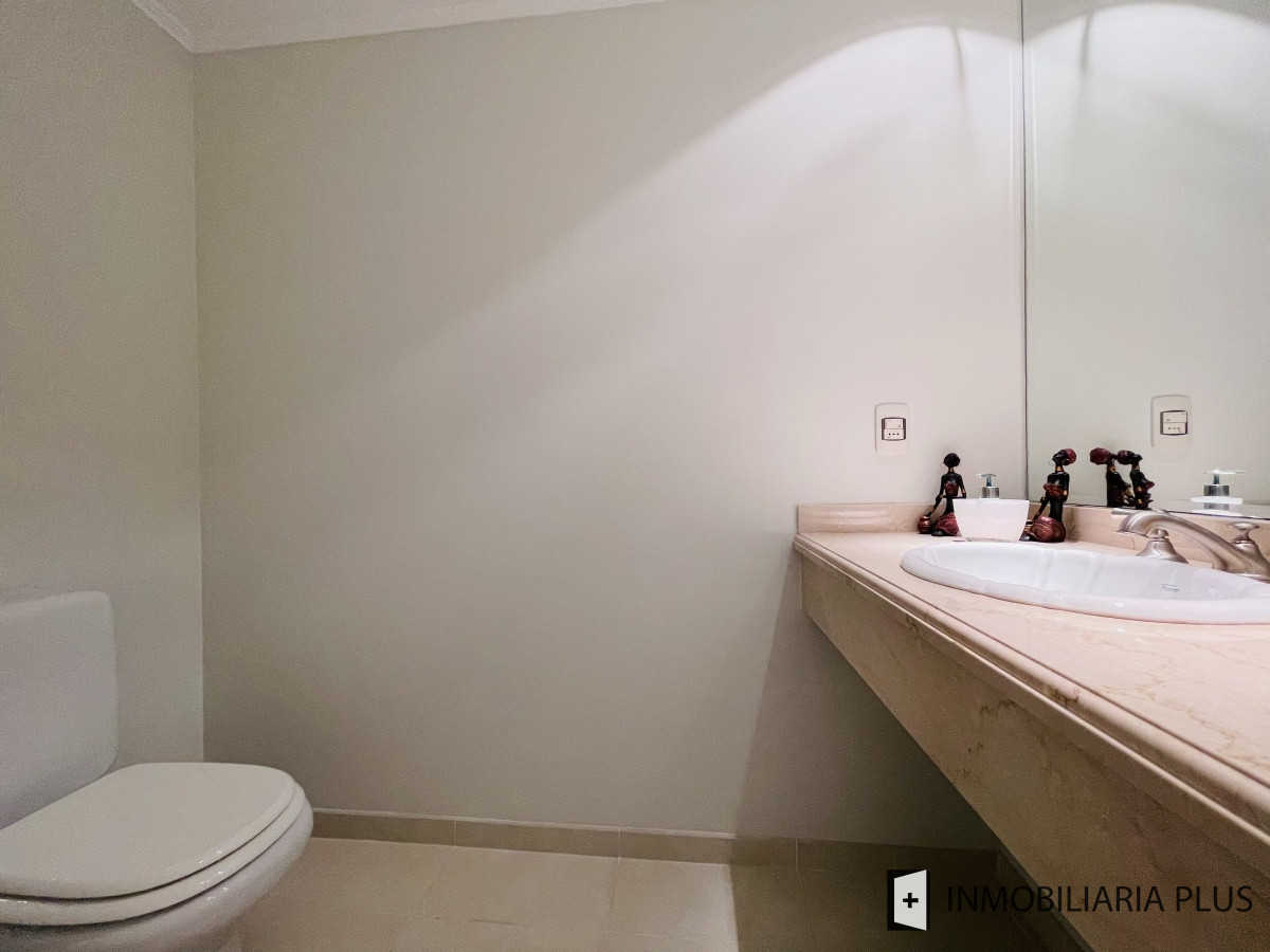 Apartamento ID.934 - Alquiler de Apartamento de 197 m2 con vista al mar con todos los servicios en Torre Le Jardin de Playa Mansa, Punta del Este