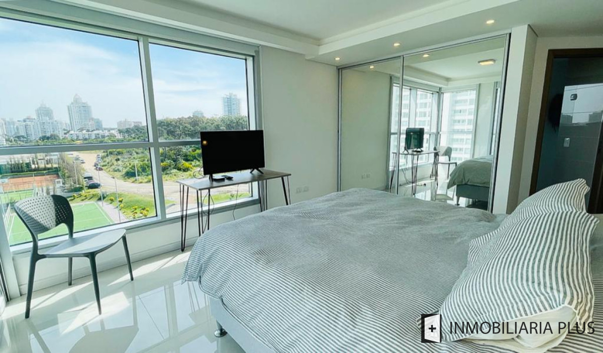 Apartamento ID.988 - Alquiler de Apto con 3 Dormitorios Parrillero Piscina Gimnasio Playroom y másen playa Brava Punta del Este