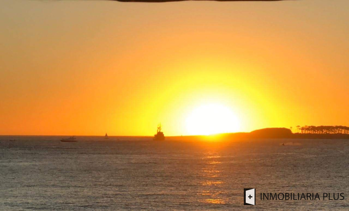 Apartamento ID.470 - Venta de Apartamento de 3 Dormitorios con Vista al Mar, Playa Mansa, Punta del Este C922