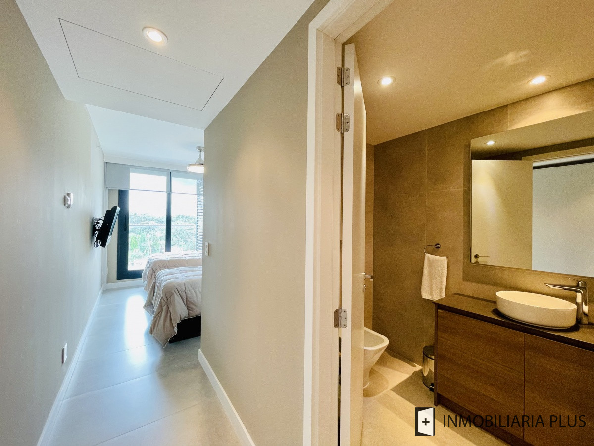 Apartamento ID.881 - Alquiler de Apartamento con todos los servicios sobre Playa Mansa 2 Dormitorios en Torre Venetian 