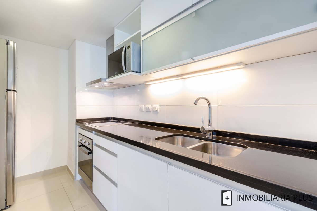 Apartamento ID.662 - Venta de Apartamento de 2 Dormitorios en Playa Brava con Piscinas, Playroom, Juegos Infantiles y más C662