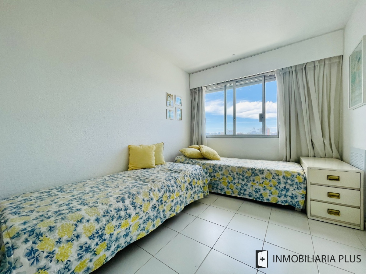 Apartamento ID.1010 - Venta de Apartamento de 138 m2 con 4 Dormitorios con Vista al Mar de la Península de Punta del Este