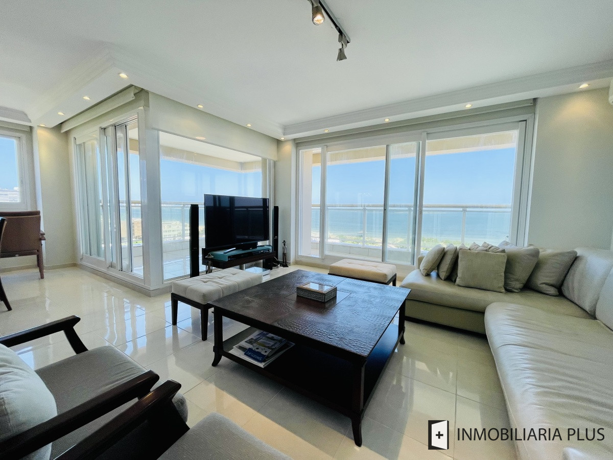 Apartamento ID.934 - Alquiler de Apartamento de 197 m2 con vista al mar con todos los servicios en Torre Le Jardin de Playa Mansa, Punta del Este