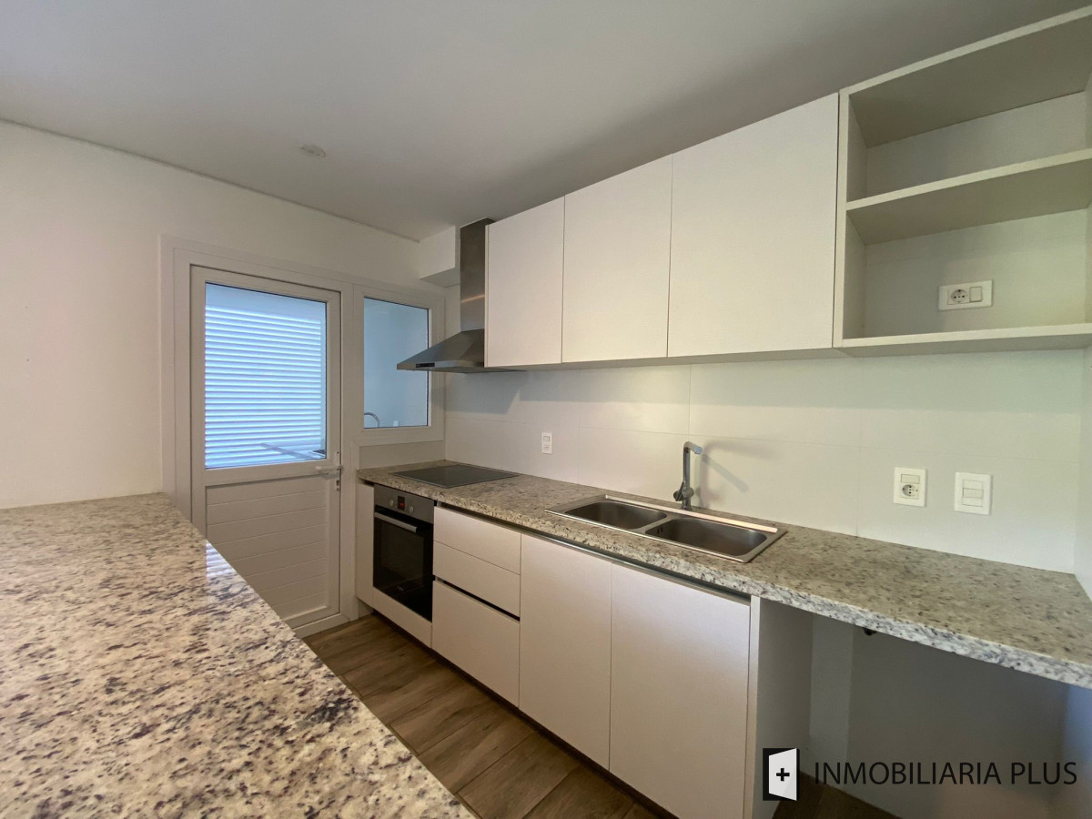 Apartamento ID.472 - Espectacular Apartamento de 2 Dormitorios, Dependencia y Parrillero a Estrenar en Punta del Este Maldonado C924