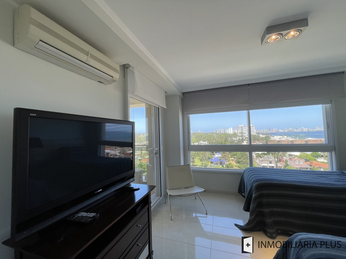 Apartamento ID.934 - Alquiler de Apartamento de 197 m2 con vista al mar con todos los servicios en Torre Le Jardin de Playa Mansa, Punta del Este