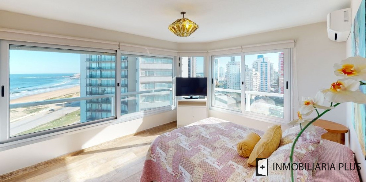 Apartamento ID.851 - Venta de Apartamento en Playa Brava de 2 Dormitorios Frente al Mar Punta del Este C851