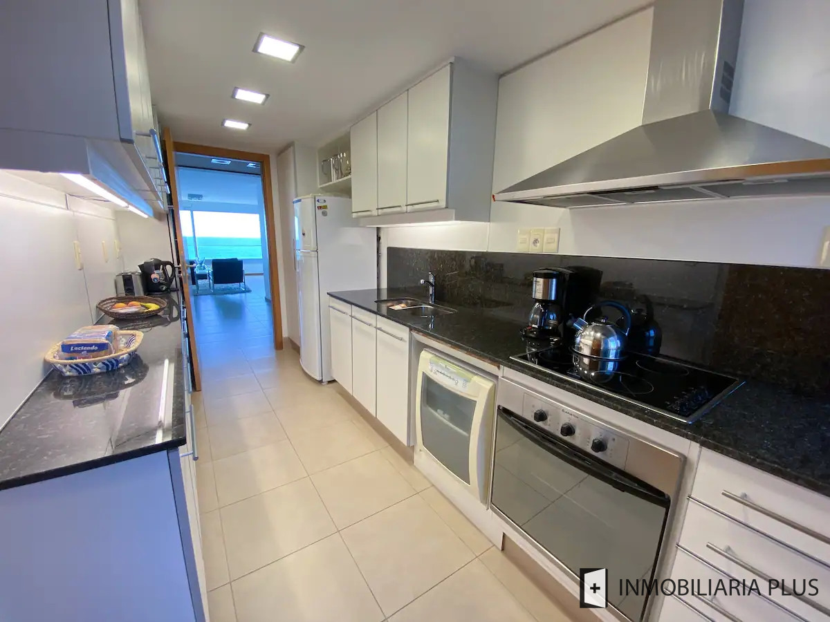 Apartamento ID.1011 - Alquiler de Apartamento de 115 m2 con 3 Dormitorios Frente al Mar en la Península de Punta del Este