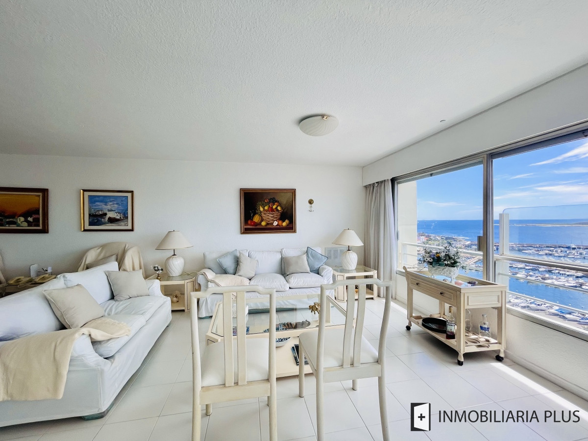 Apartamento ID.1010 - Venta de Apartamento de 138 m2 con 4 Dormitorios con Vista al Mar de la Península de Punta del Este