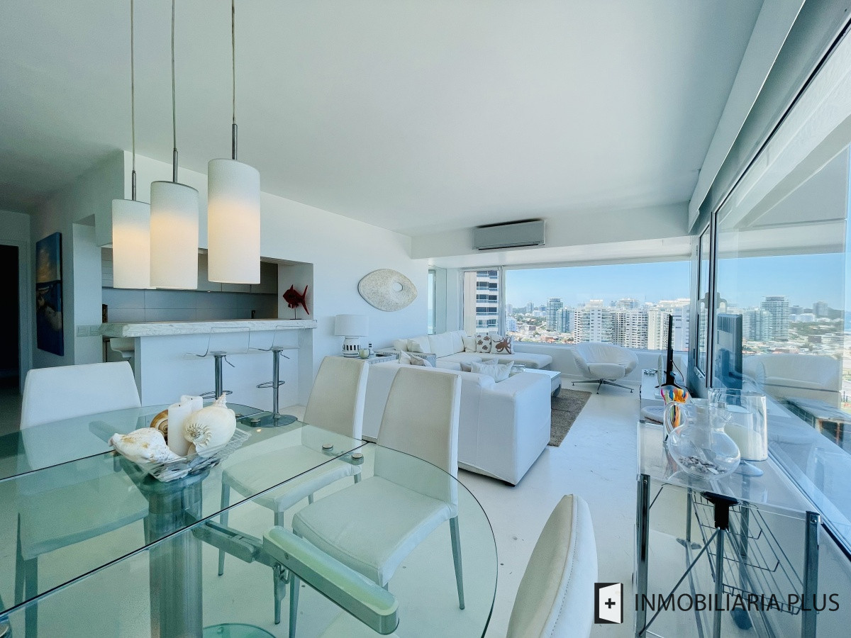 Apartamento ID.1000 - Alquiler departamento piso alto de 3 dormitorios en la Península de Punta del Este