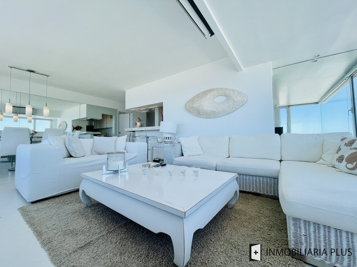 Apartamento ID.1000 - Alquiler departamento piso alto de 3 dormitorios en la Península de Punta del Este