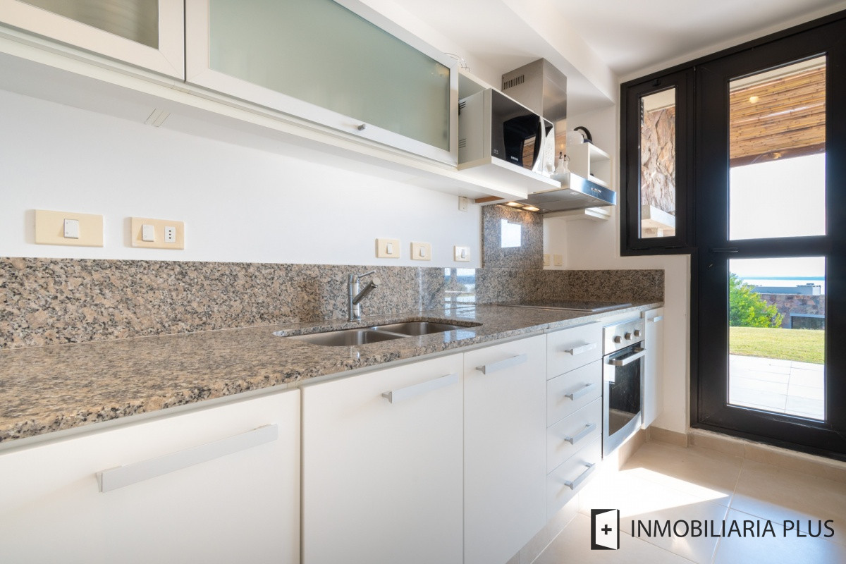Apartamento ID.1053 - Venta de apartamento de 100 m2 frente al mar con vistas panorámicas en Punta Ballena