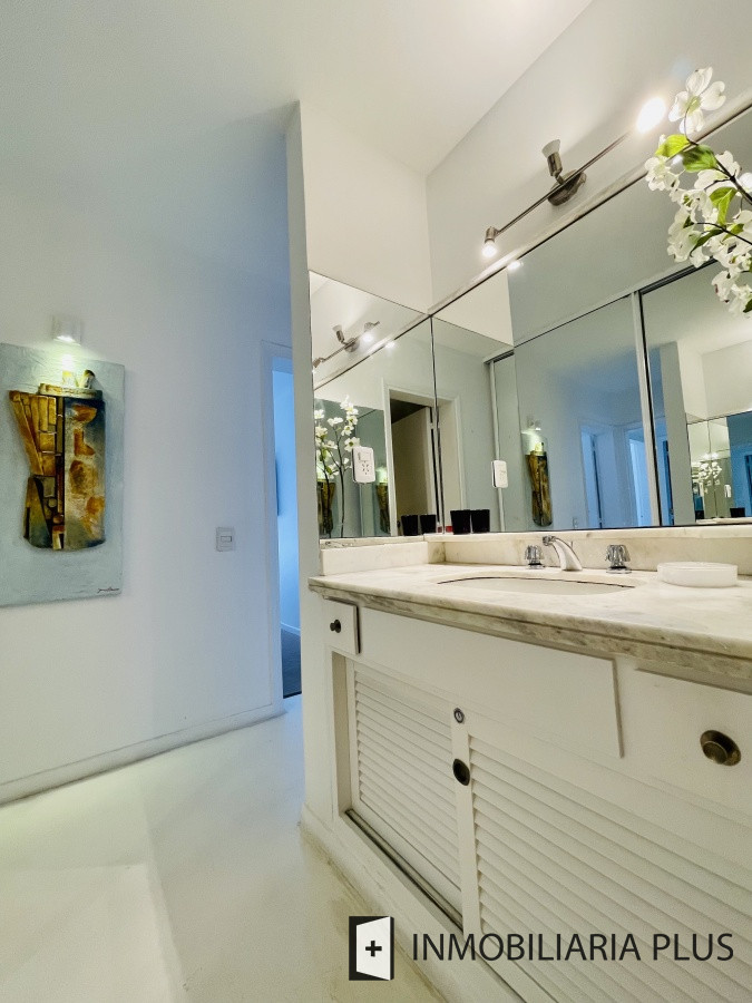Apartamento ID.1000 - Alquiler departamento piso alto de 3 dormitorios en la Península de Punta del Este
