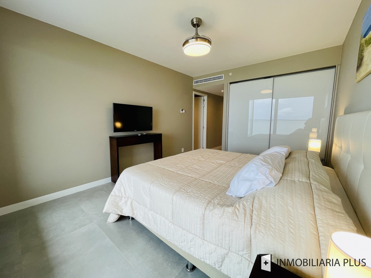 Apartamento ID.881 - Alquiler de Apartamento con todos los servicios sobre Playa Mansa 2 Dormitorios en Torre Venetian 