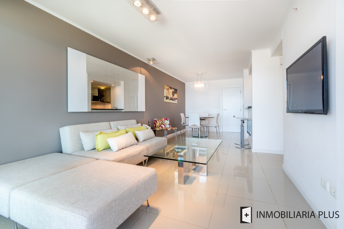 Apartamento ID.662 - Venta de Apartamento de 2 Dormitorios en Playa Brava con Piscinas, Playroom, Juegos Infantiles y más C662