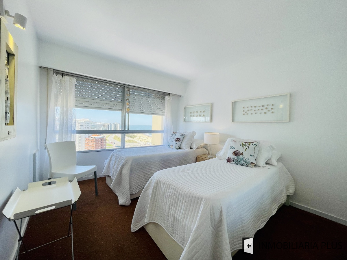 Apartamento ID.1000 - Alquiler departamento piso alto de 3 dormitorios en la Península de Punta del Este