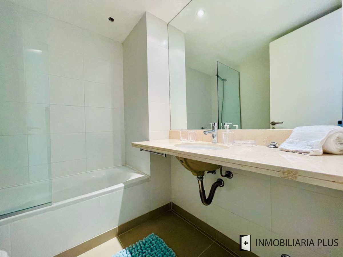 Apartamento ID.883 - Alquiler y Venta de apartamento en torre de playa Brava con 2 dormitorios 