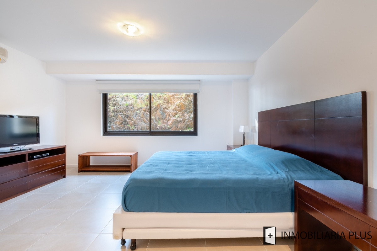 Apartamento ID.1053 - Venta de apartamento de 100 m2 frente al mar con vistas panorámicas en Punta Ballena
