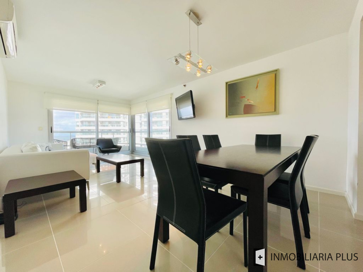 Apartamento ID.883 - Alquiler y Venta de apartamento en torre de playa Brava con 2 dormitorios 