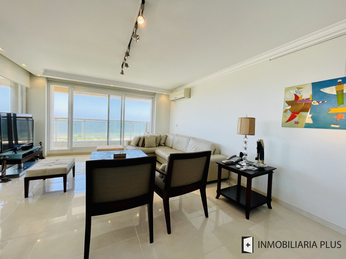 Apartamento ID.934 - Alquiler de Apartamento de 197 m2 con vista al mar con todos los servicios en Torre Le Jardin de Playa Mansa, Punta del Este