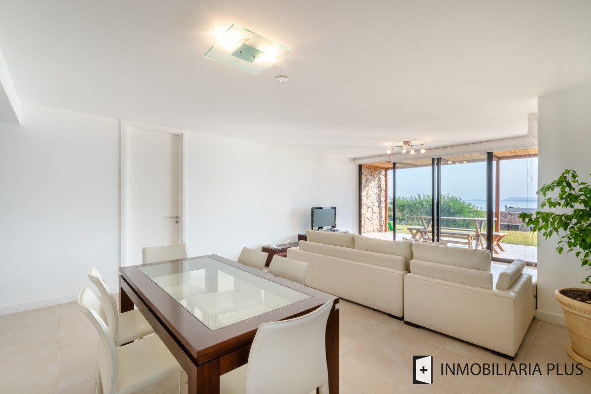 Apartamento ID.1053 - Venta de apartamento de 100 m2 frente al mar con vistas panorámicas en Punta Ballena