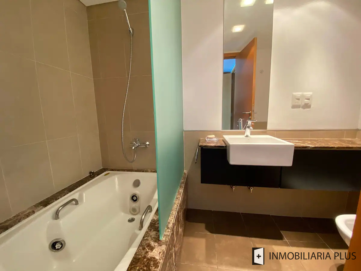 Apartamento ID.1011 - Alquiler de Apartamento de 115 m2 con 3 Dormitorios Frente al Mar en la Península de Punta del Este