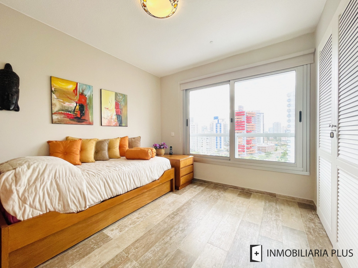 Apartamento ID.851 - Venta de Apartamento en Playa Brava de 2 Dormitorios Frente al Mar Punta del Este C851