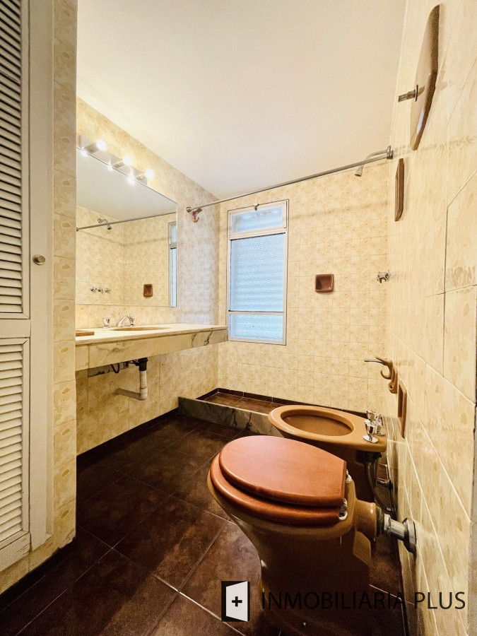 Apartamento ID.715 - Venta de Apartamento de 2 Dormitorios Frente al Mar, con Vista - Playa Mansa, Venta Código: C715B
