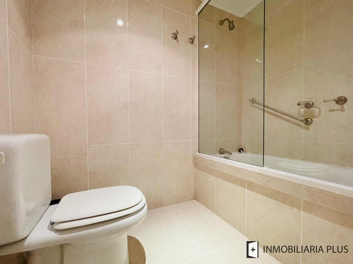Apartamento ID.934 - Alquiler de Apartamento de 197 m2 con vista al mar con todos los servicios en Torre Le Jardin de Playa Mansa, Punta del Este