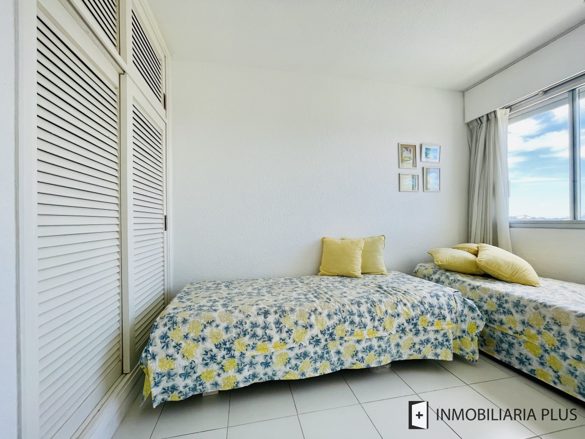Apartamento ID.1010 - Venta de Apartamento de 138 m2 con 4 Dormitorios con Vista al Mar de la Península de Punta del Este