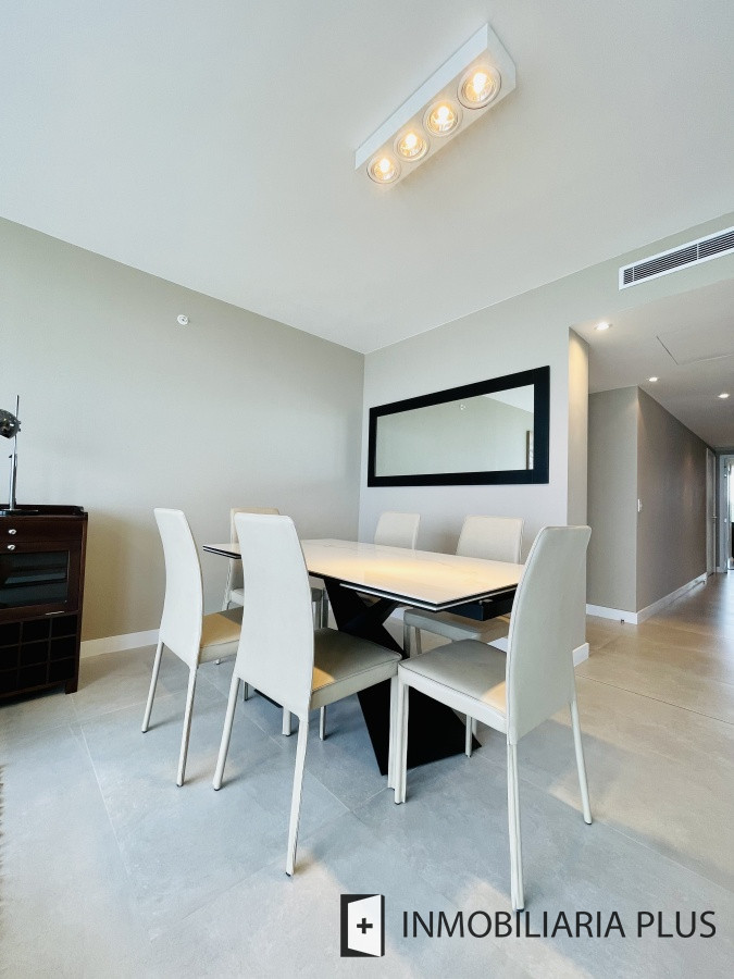 Apartamento ID.881 - Alquiler de Apartamento con todos los servicios sobre Playa Mansa 2 Dormitorios en Torre Venetian 