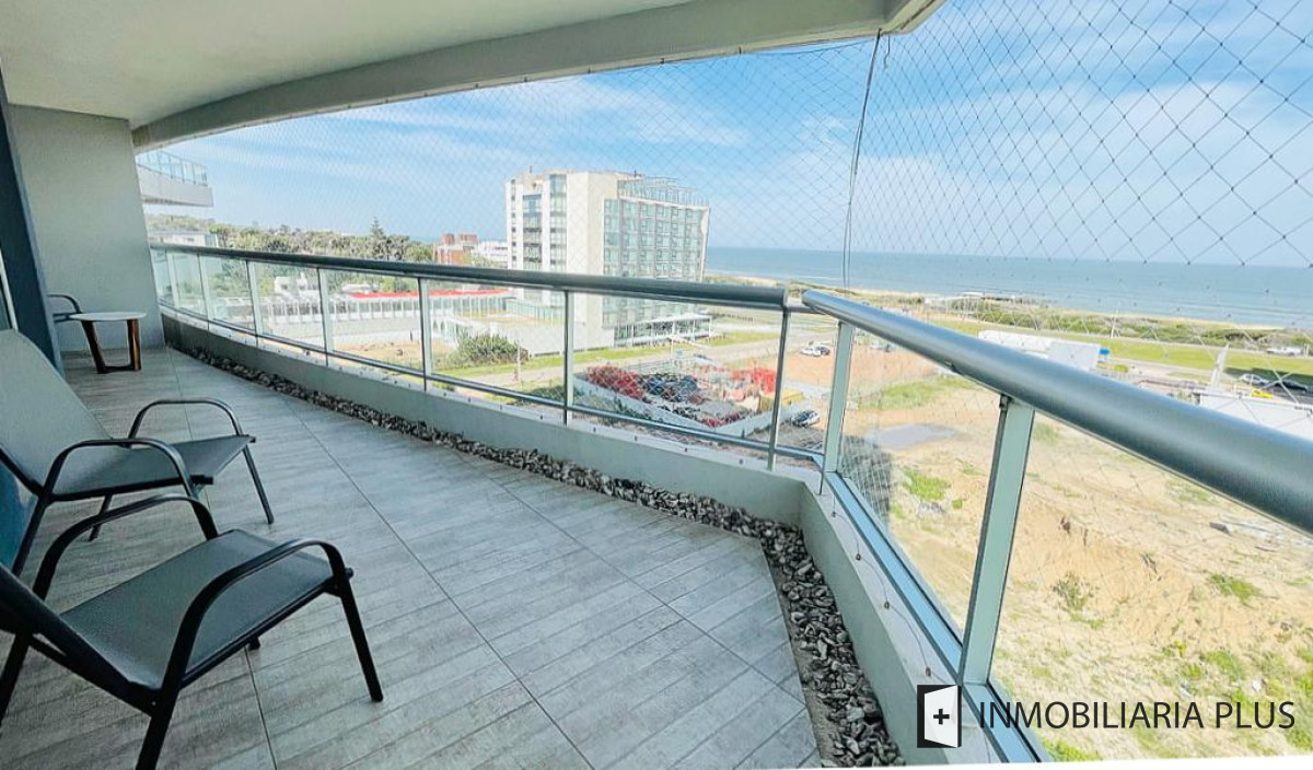 Apartamento ID.988 - Alquiler de Apto con 3 Dormitorios Parrillero Piscina Gimnasio Playroom y másen playa Brava Punta del Este