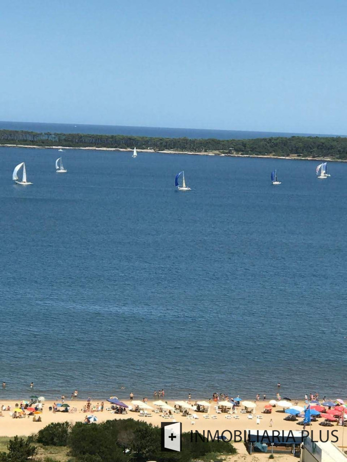 Apartamento ID.470 - Venta de Apartamento de 3 Dormitorios con Vista al Mar, Playa Mansa, Punta del Este C922