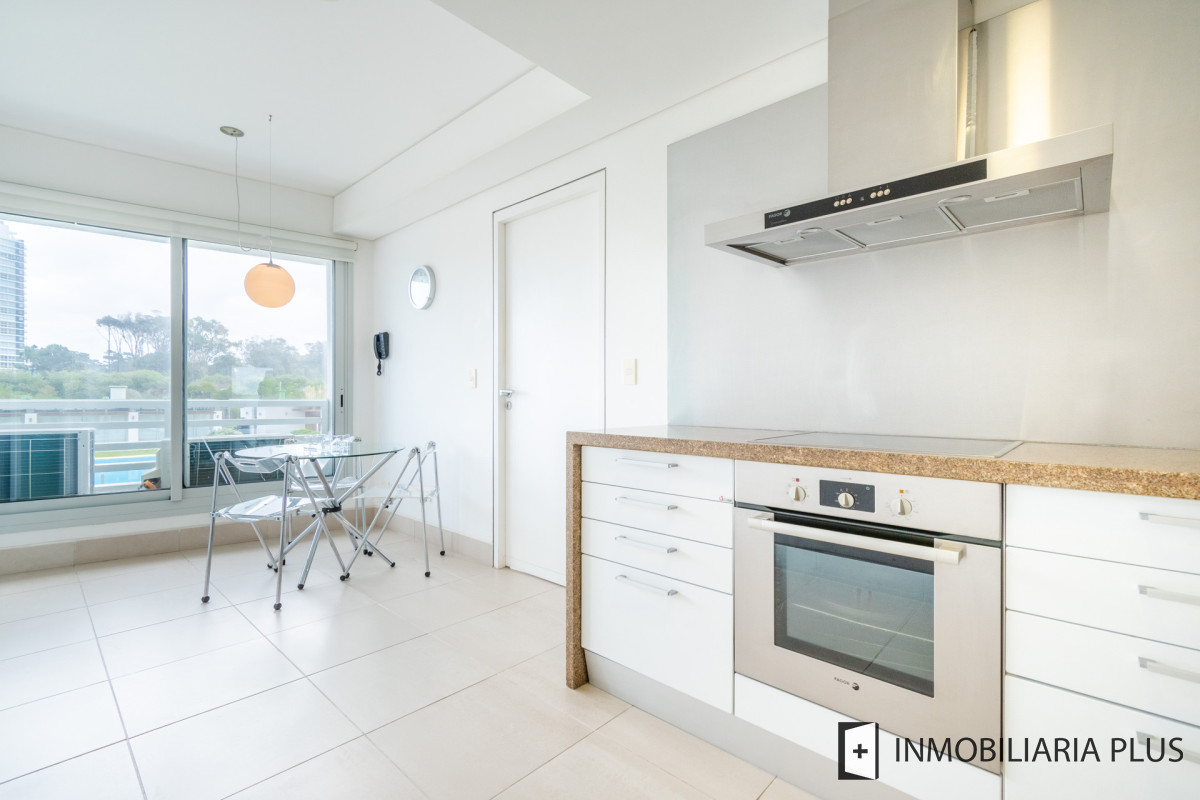 Apartamento ID.1075 - Venta de Apartamento de 218 m2 con 4 dormitorios en playa Brava Punta del Este