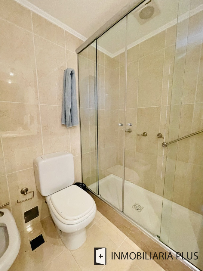 Apartamento ID.934 - Alquiler de Apartamento de 197 m2 con vista al mar con todos los servicios en Torre Le Jardin de Playa Mansa, Punta del Este