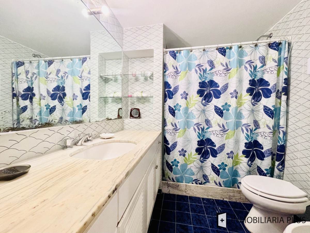 Apartamento ID.715 - Venta de Apartamento de 2 Dormitorios Frente al Mar, con Vista - Playa Mansa, Venta Código: C715B