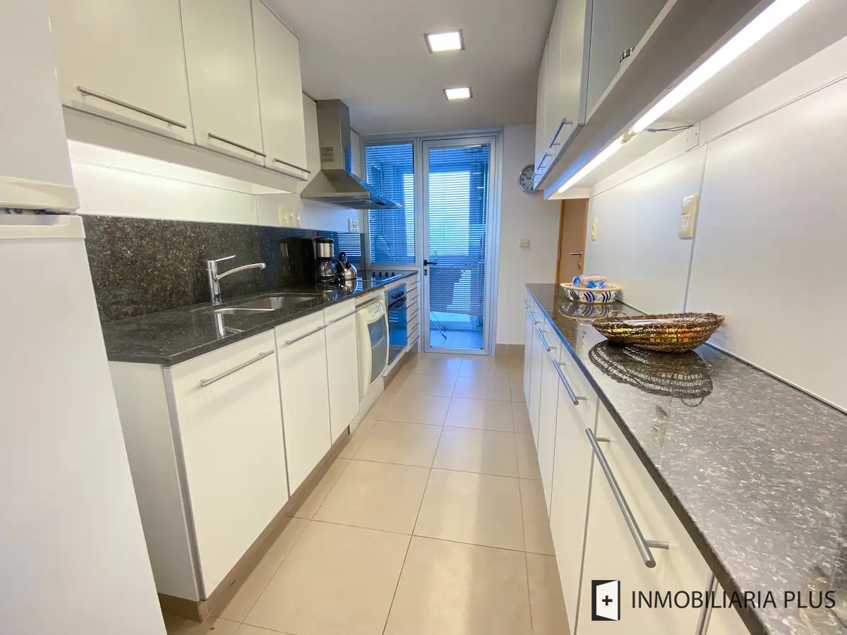 Apartamento ID.1011 - Alquiler de Apartamento de 115 m2 con 3 Dormitorios Frente al Mar en la Península de Punta del Este